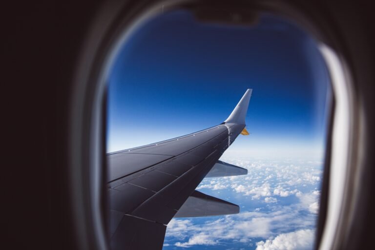 How to Find Cheap Flights: Tricks the Airlines Don’t Tell You